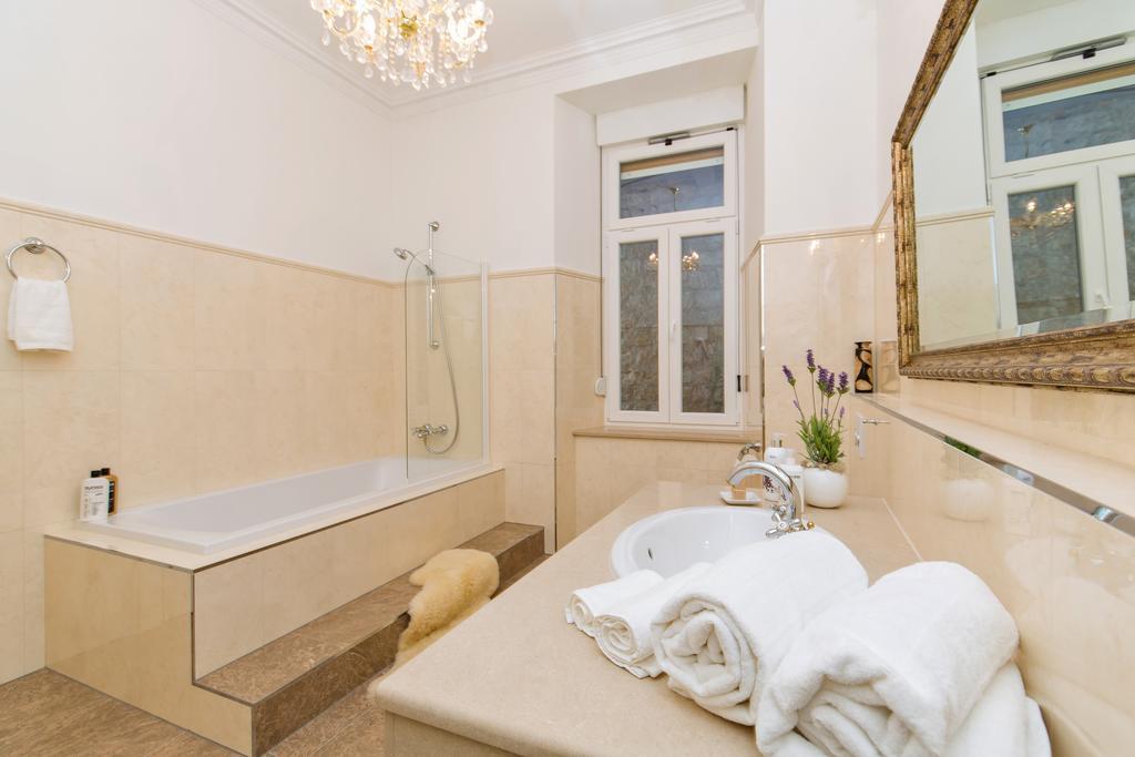 Luxury Seafront Apartment Banje Dubrovnik Kültér fotó